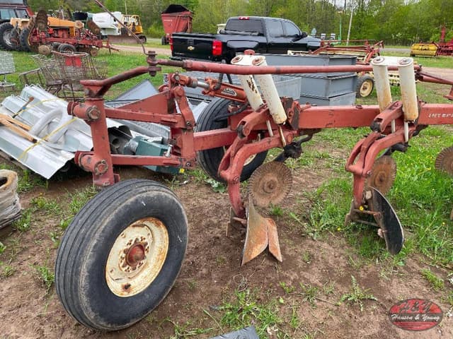 Image of International Harvester 710 equipment image 3