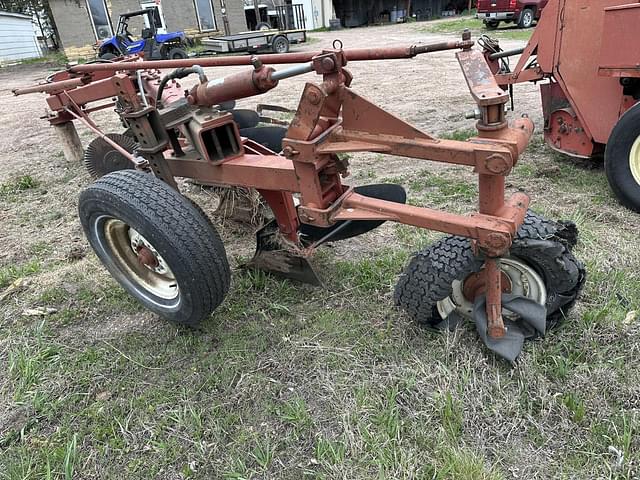 Image of International Harvester 710 equipment image 2