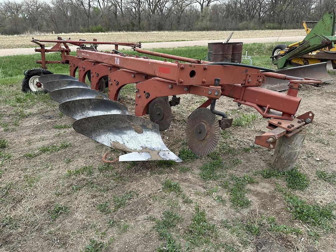 Image of International Harvester 710 Primary image
