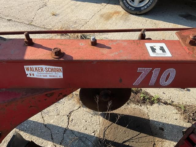 Image of International Harvester 710 equipment image 2