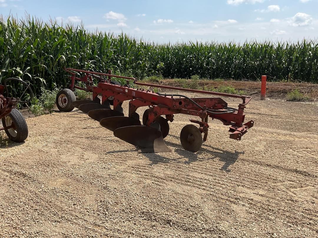 Image of International Harvester 710 Primary image