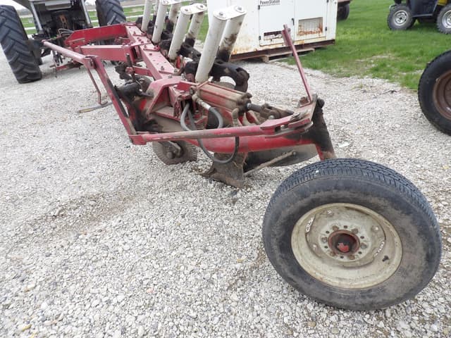 Image of International Harvester 710 equipment image 4