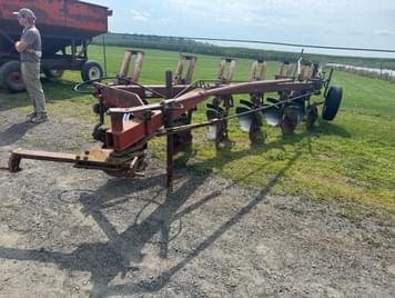 Main image International Harvester 710