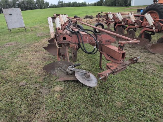Image of International Harvester 710 equipment image 1