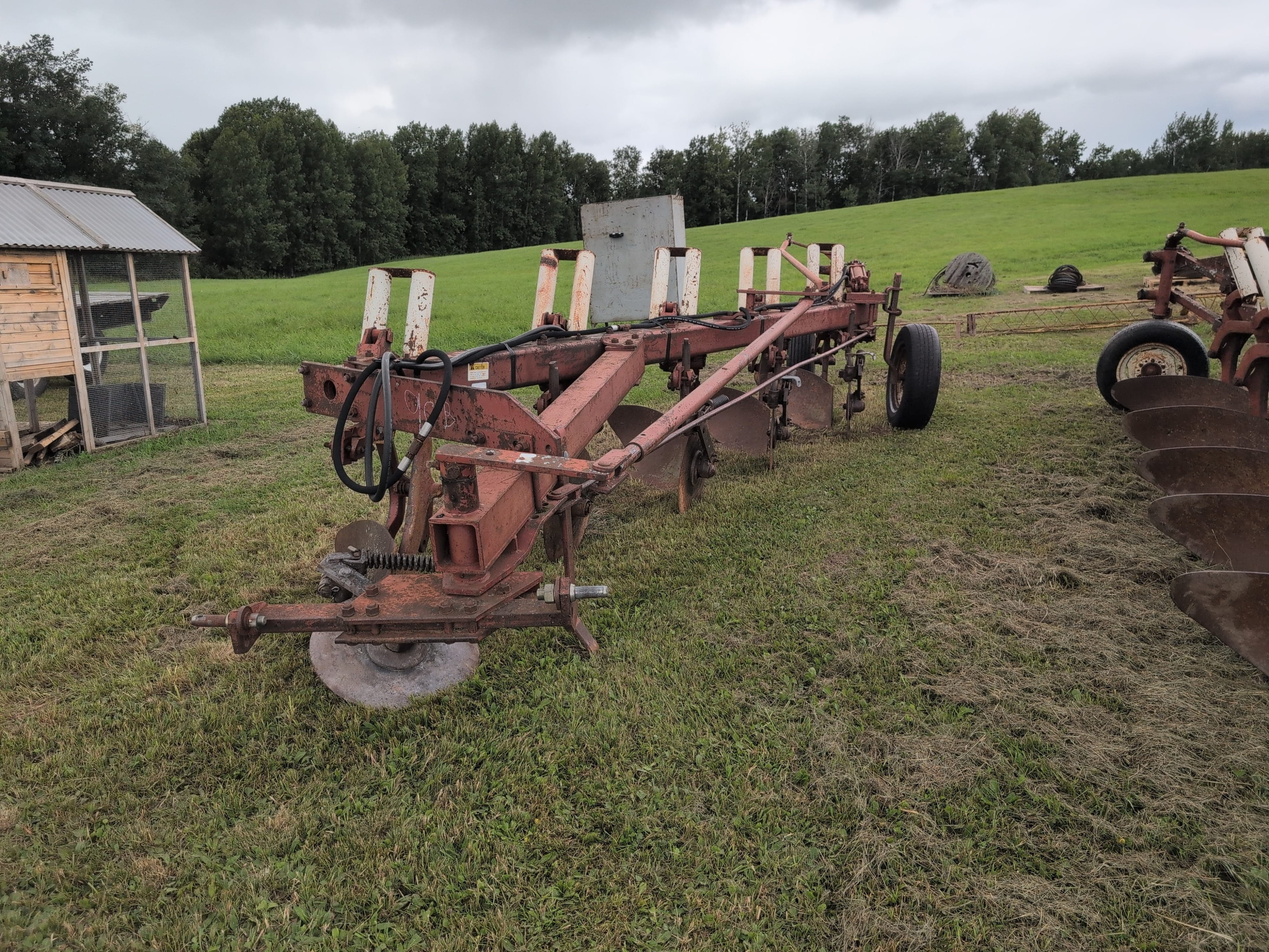 International Harvester 710 Equipment Image0