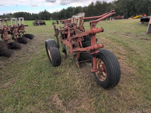 Image of International Harvester 710 equipment image 4