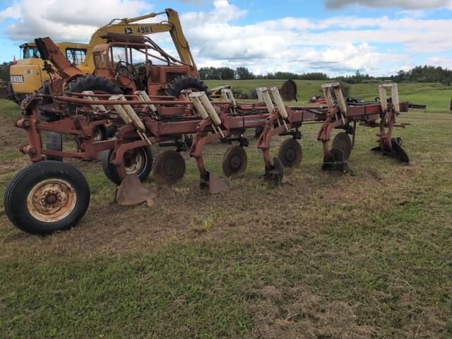 Image of International Harvester 710 equipment image 3