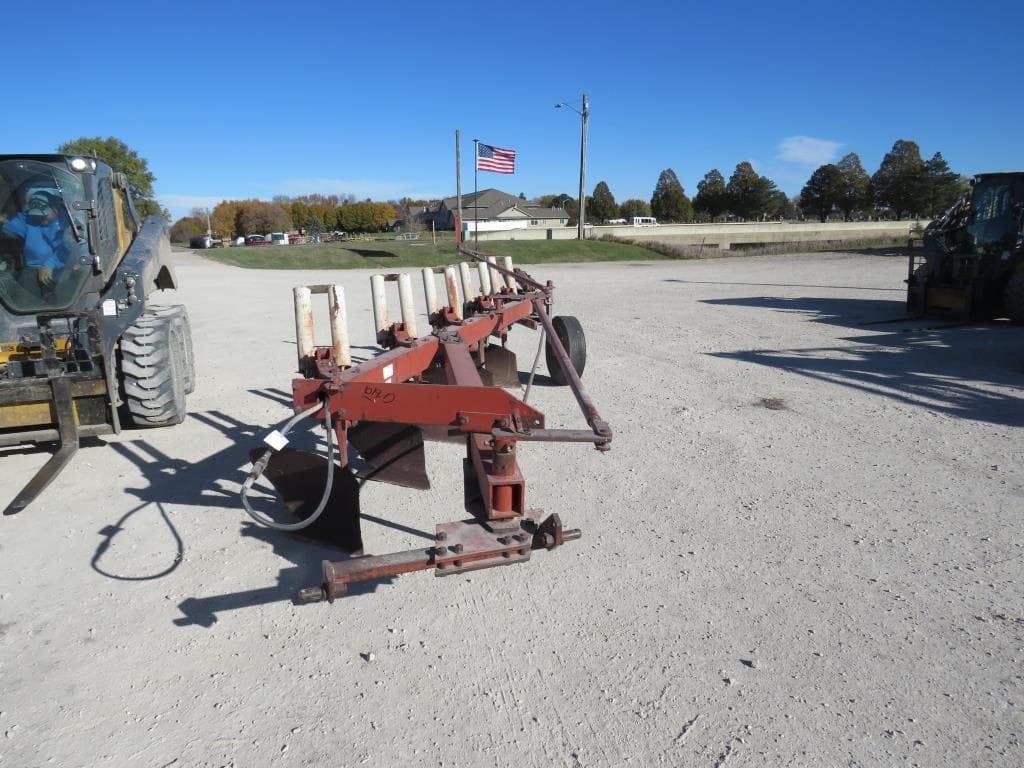 Image of International Harvester 710 Image 1