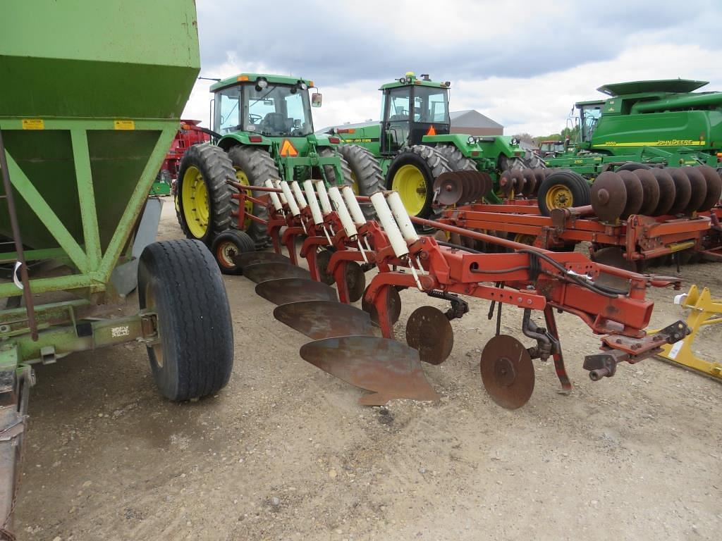 Image of International Harvester 710 Image 0