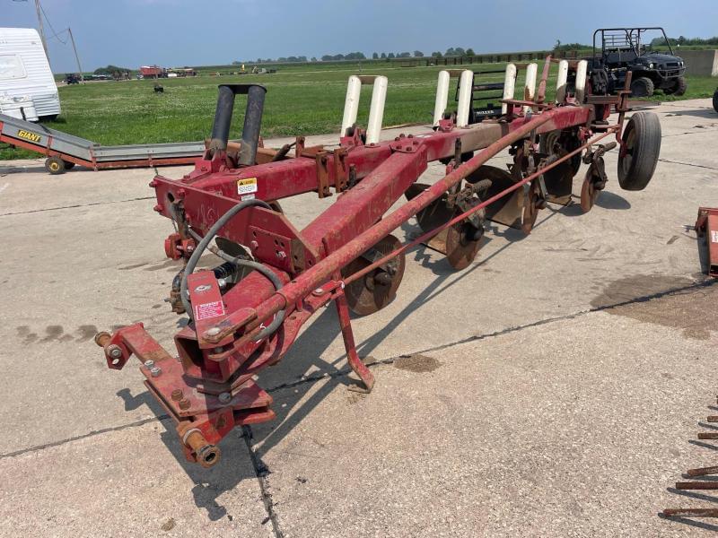 Image of International Harvester 710 Primary image
