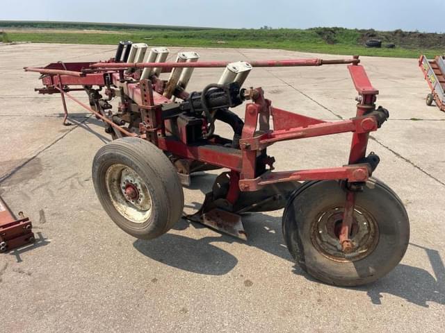 Image of International Harvester 710 equipment image 3
