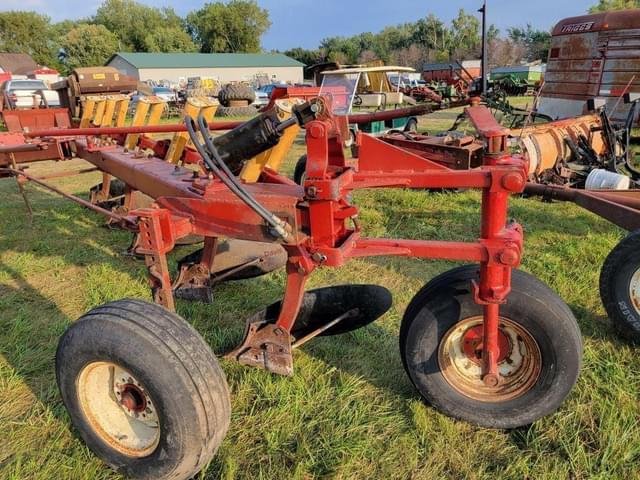 Image of International Harvester 710 equipment image 4