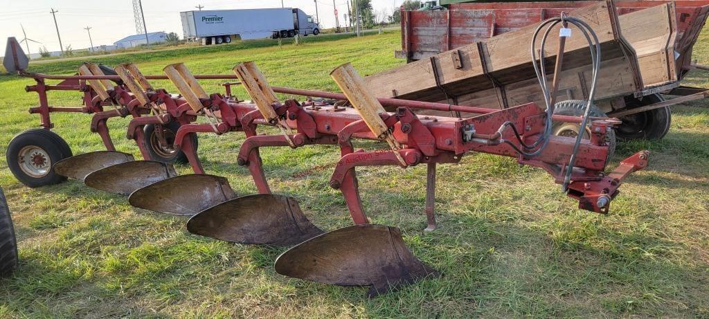Image of International Harvester 710 Primary image