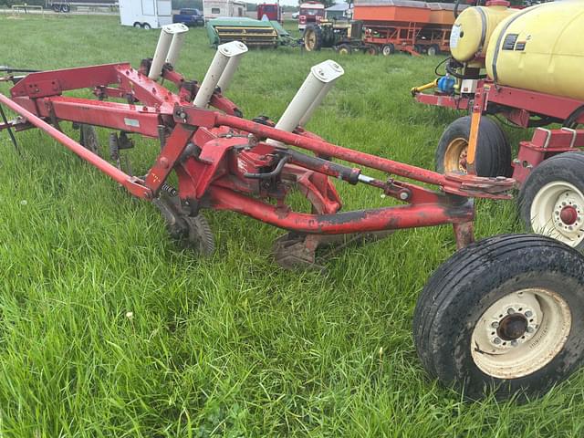 Image of International Harvester 710 equipment image 4
