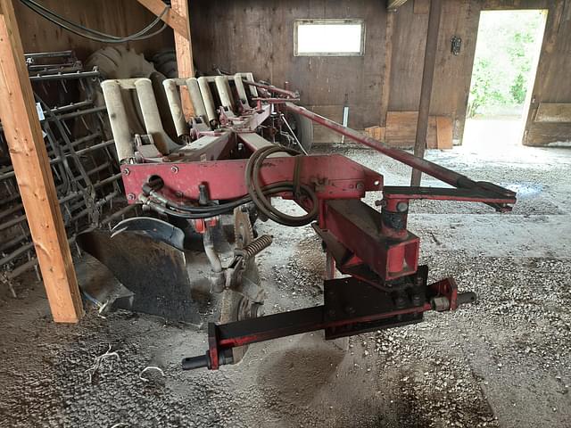 Image of International Harvester 710 equipment image 1