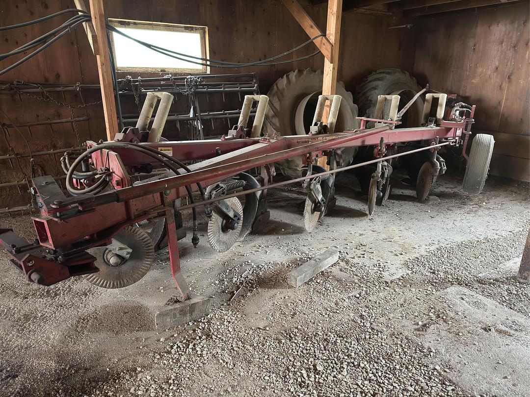 Image of International Harvester 710 Primary image