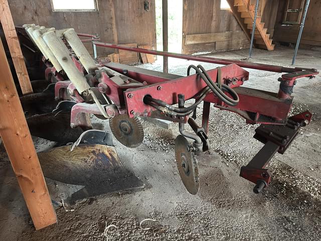 Image of International Harvester 710 equipment image 2