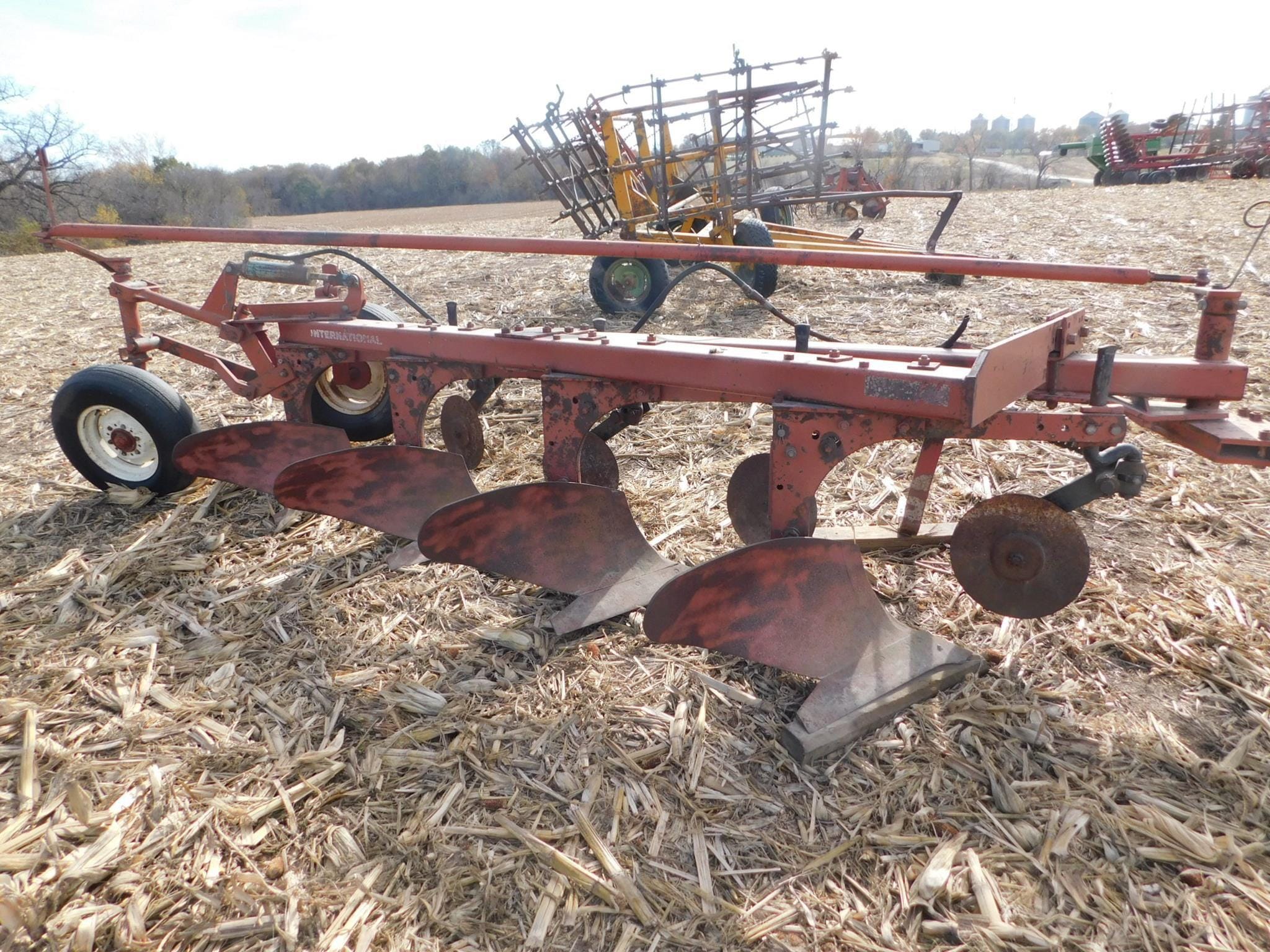 International Harvester 710 Equipment Image0