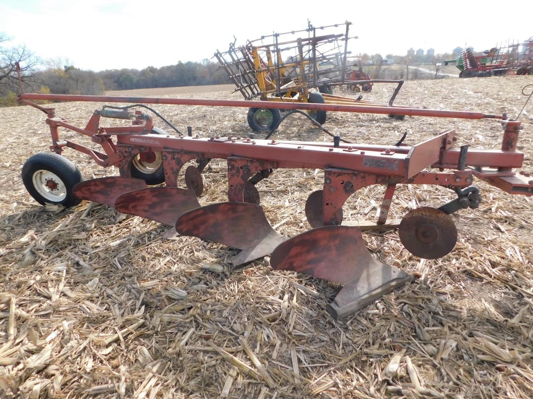 Image of International Harvester 710 Image 0