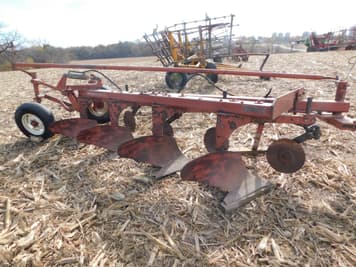 Main image International Harvester 710