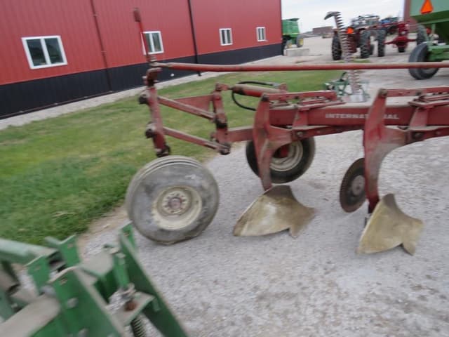 Image of International Harvester 710 equipment image 3