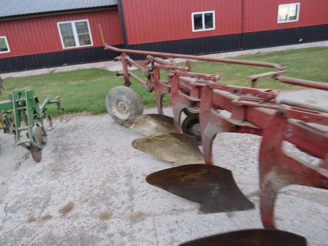 Image of International Harvester 710 equipment image 2