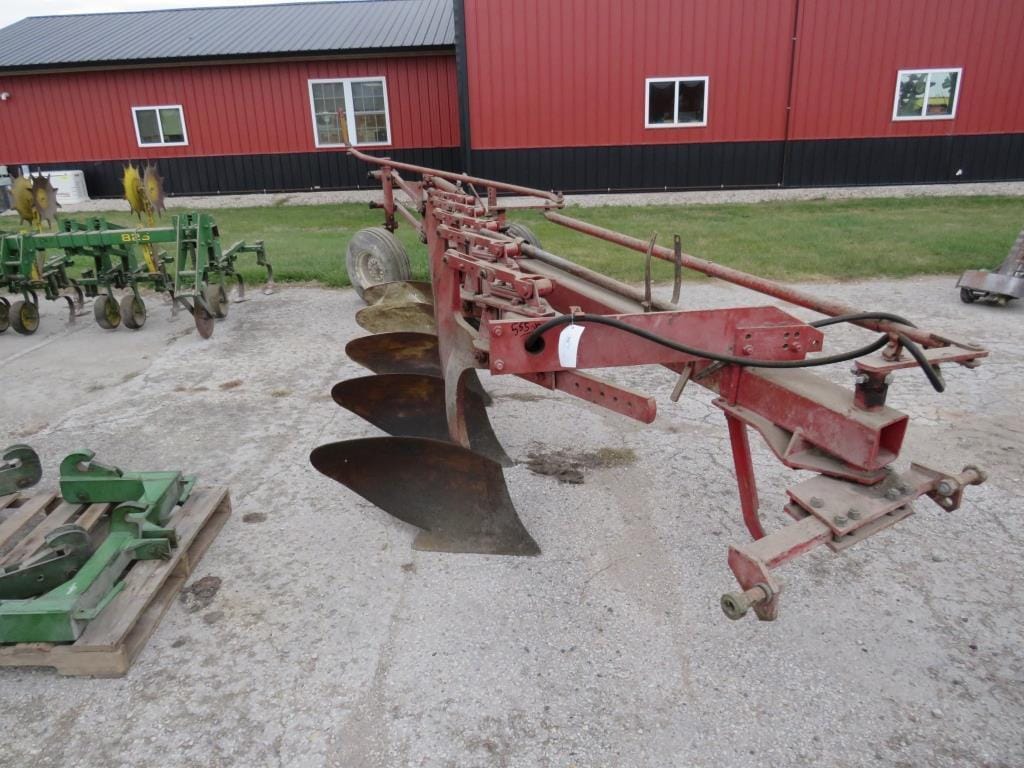 International Harvester 710 Equipment Image0