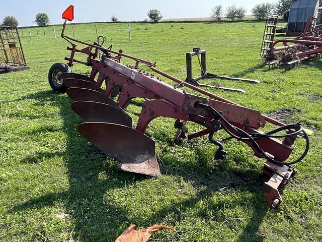 Image of International Harvester 710 equipment image 4