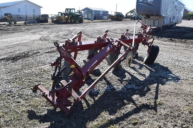 Image of International Harvester 710 equipment image 2