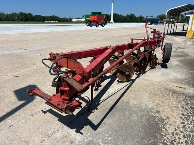Image of International Harvester 710 equipment image 1