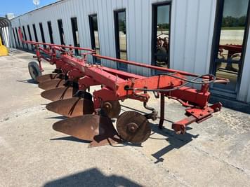 Main image International Harvester 710