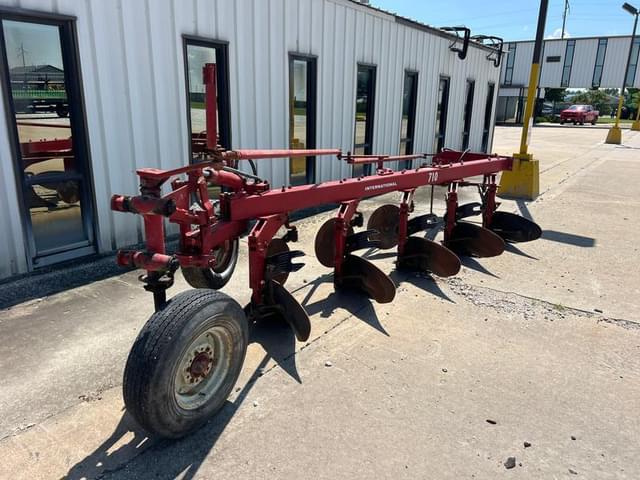 Image of International Harvester 710 equipment image 3