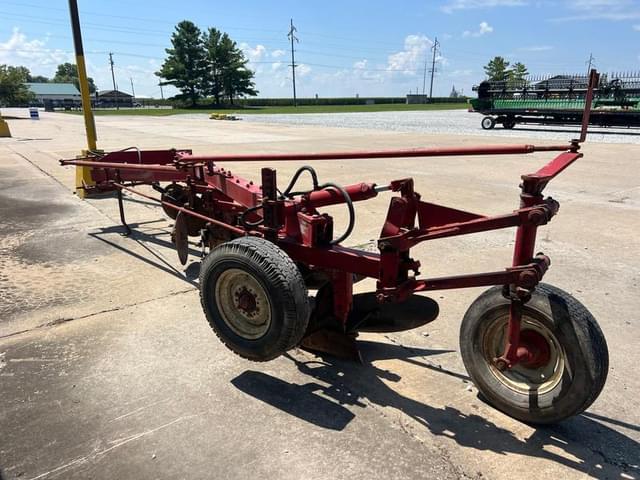 Image of International Harvester 710 equipment image 2