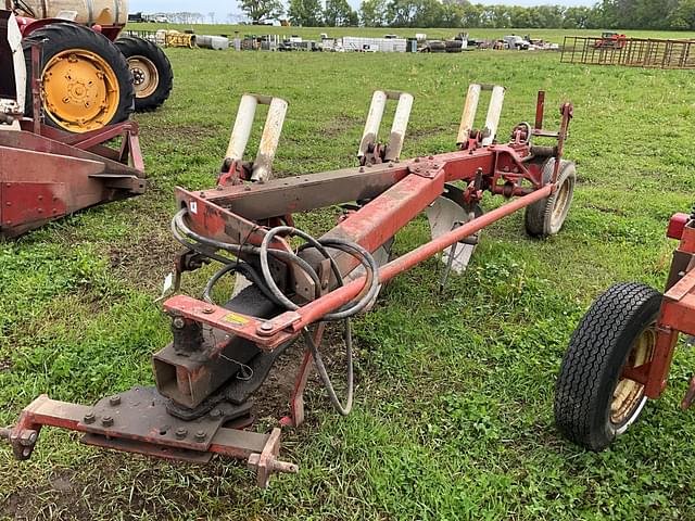 Image of International Harvester 710 equipment image 3