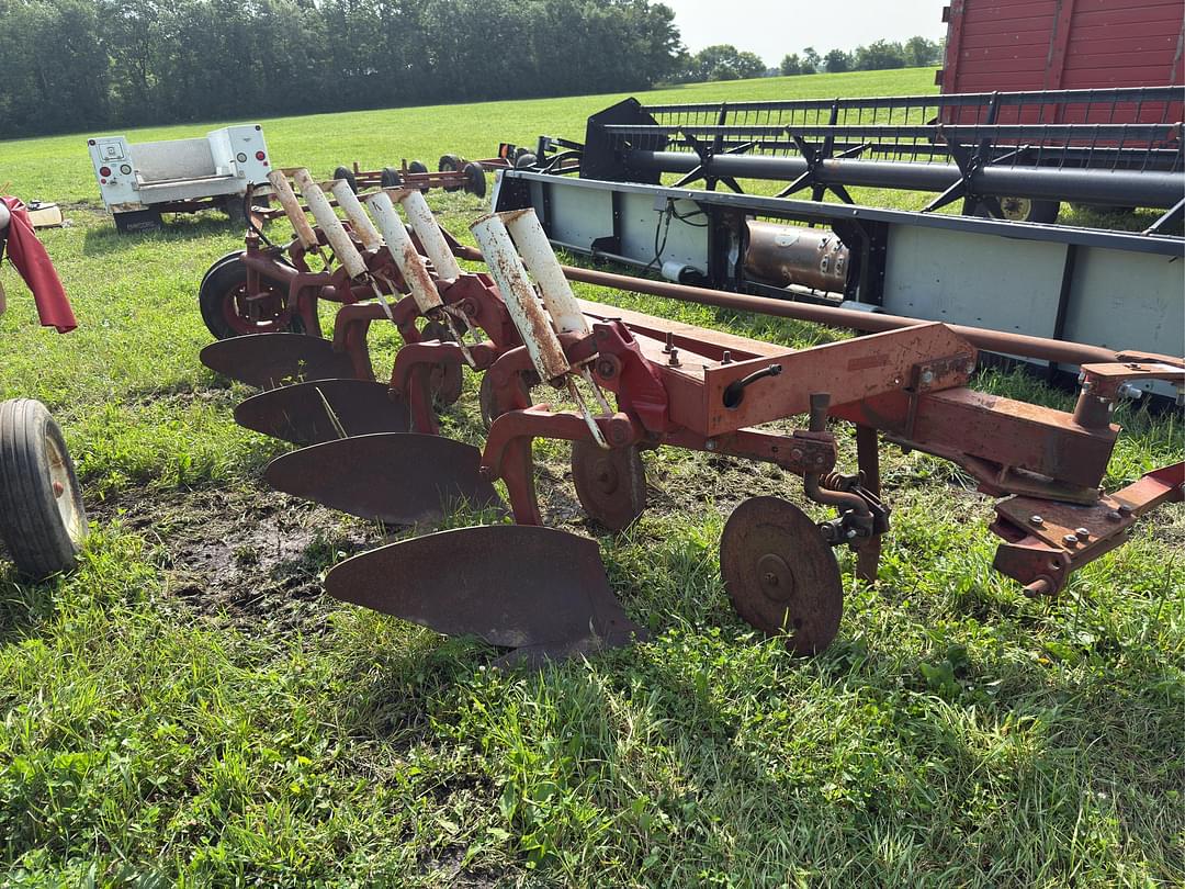 Image of International Harvester 710 Primary image