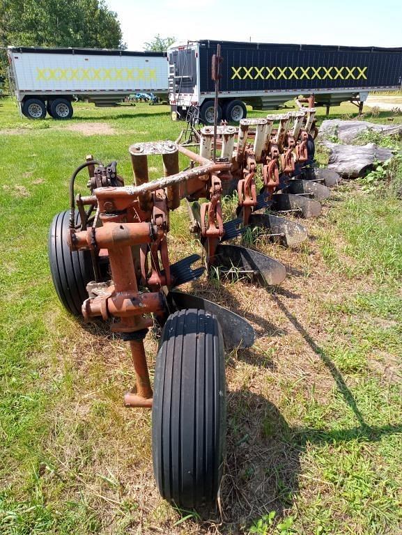 Image of International Harvester 710 equipment image 1