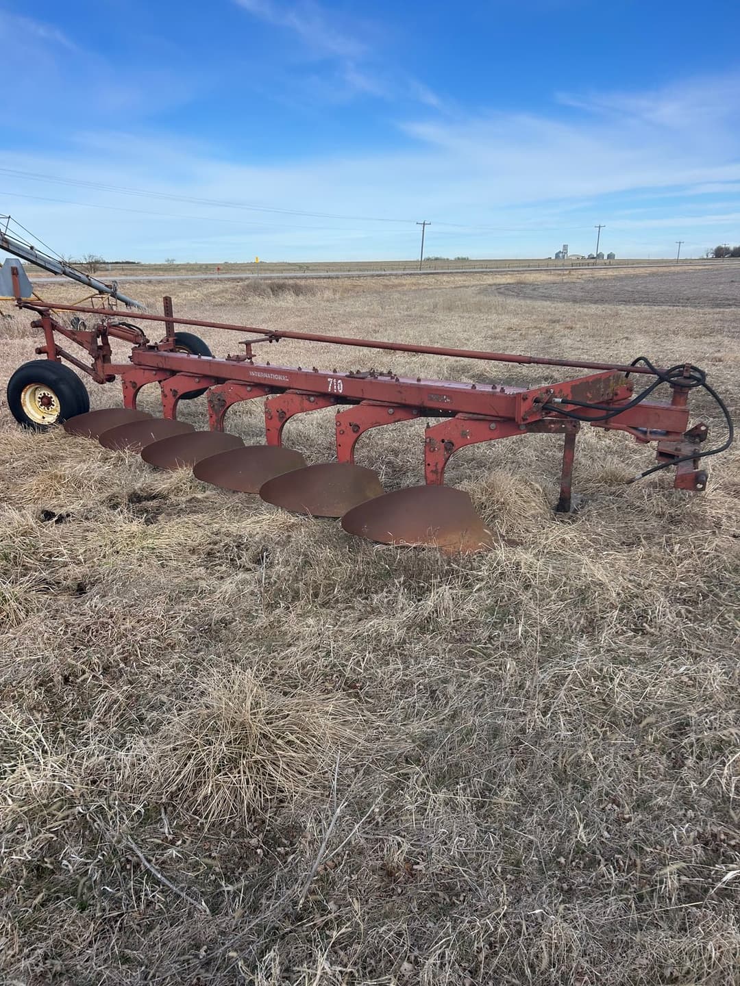 Image of International Harvester 710 Image 0