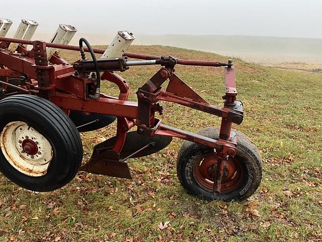 Image of International Harvester 710 equipment image 4