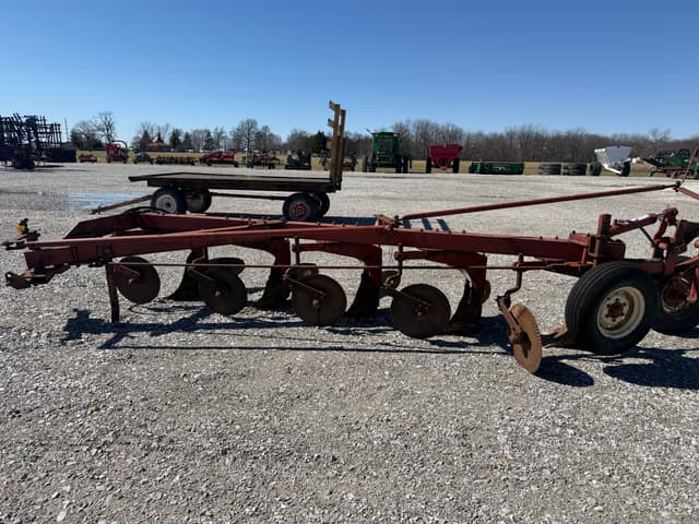 Image of International Harvester 710 equipment image 2