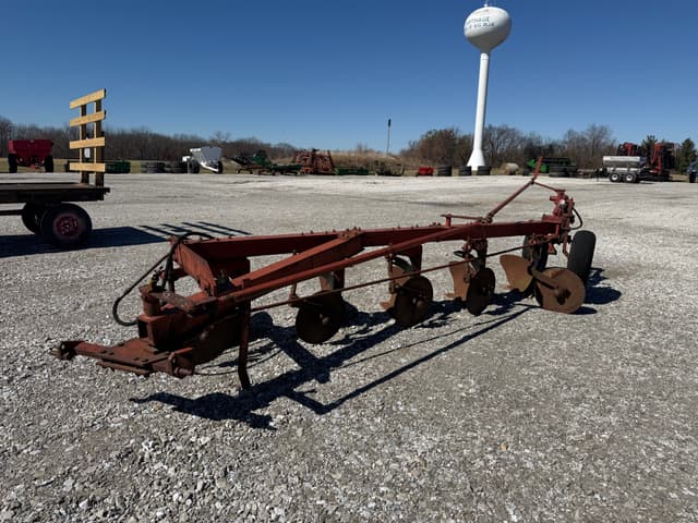 Image of International Harvester 710 equipment image 1