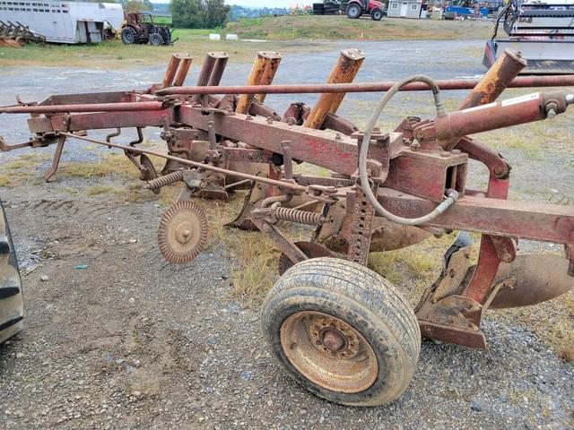 Image of International Harvester 710 equipment image 3