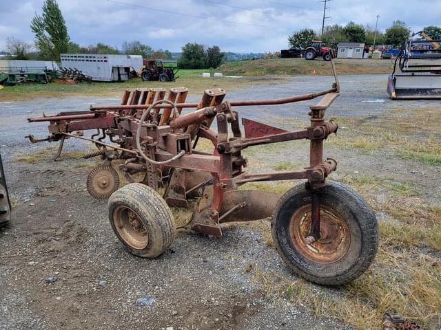 Image of International Harvester 710 equipment image 2