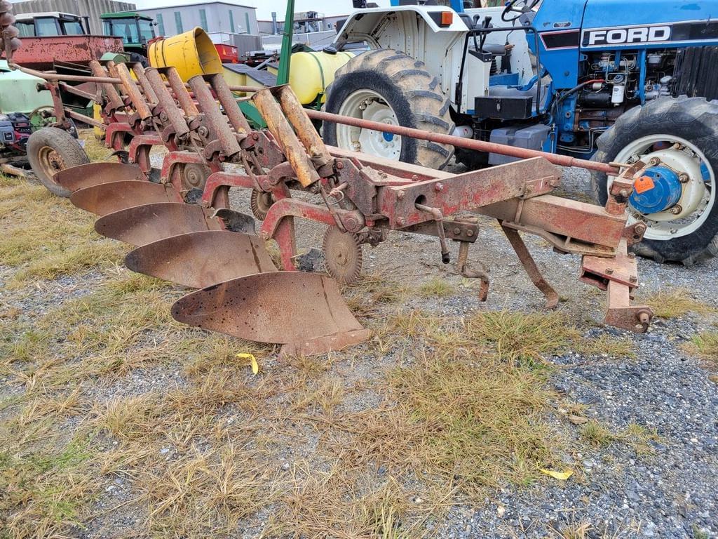 Image of International Harvester 710 Primary image