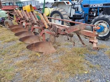 Main image International Harvester 710