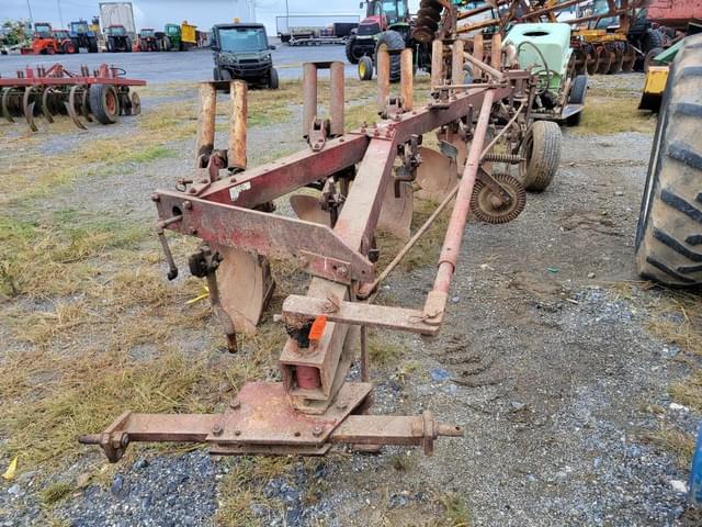 Image of International Harvester 710 equipment image 4