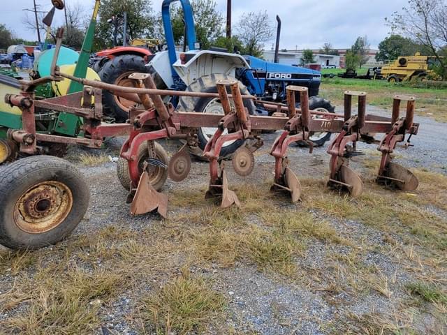 Image of International Harvester 710 equipment image 1