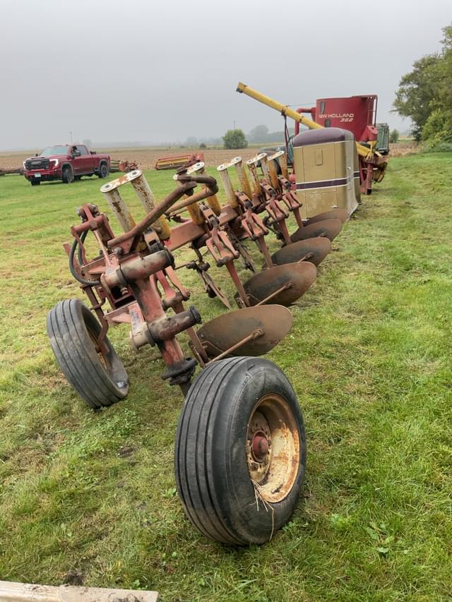 Image of International Harvester 710 equipment image 4