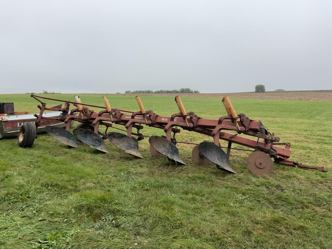 Image of International Harvester 710 Primary image