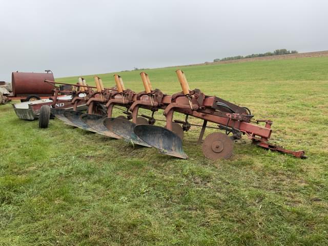 Image of International Harvester 710 equipment image 1
