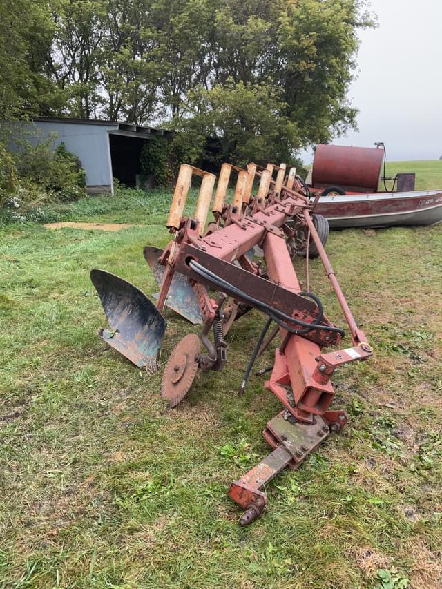 Image of International Harvester 710 equipment image 2